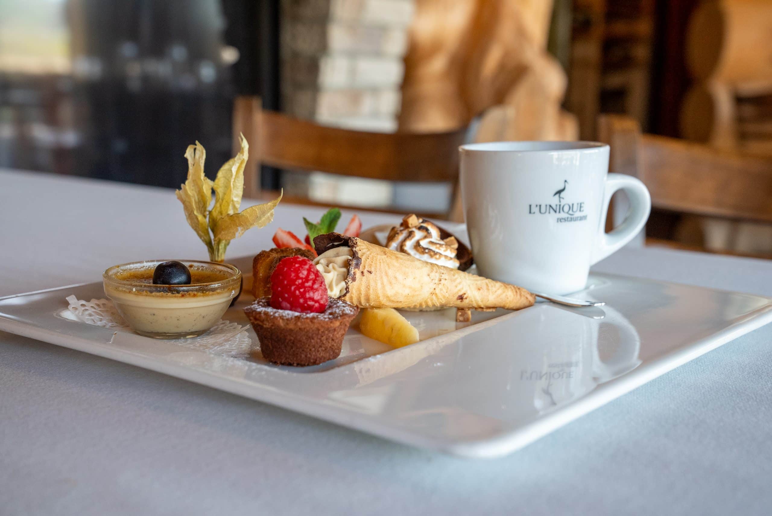 Café gourmand et sa ronde de mignardises