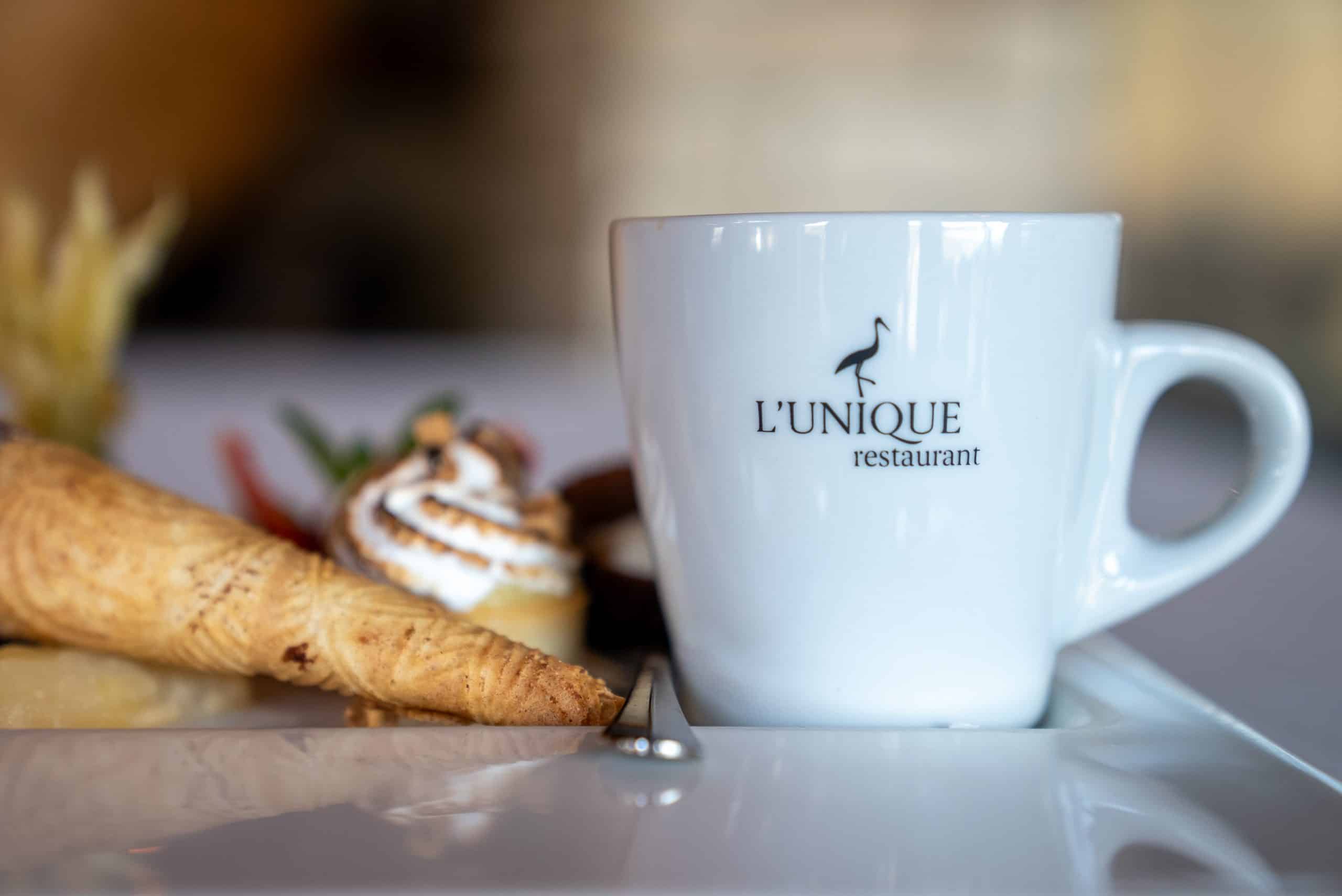Tasse à l'emblème du héron du restaurant L'Unique